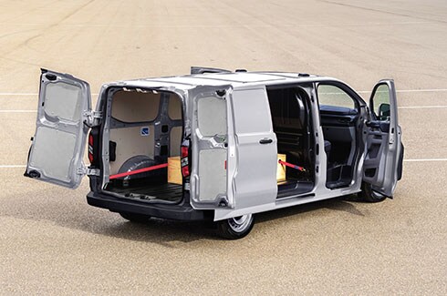 El amplio espacio adaptable de Ford Transit Custom 2026 brinda la máxima productividad